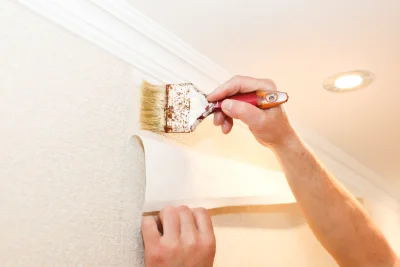 Pose de papier peint à Bassan — revêtements muraux et toiles de verre